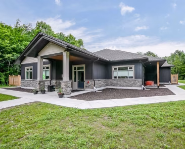 64ff784dc1ae4b921455fde0_2553 Lakeshore Road E-101