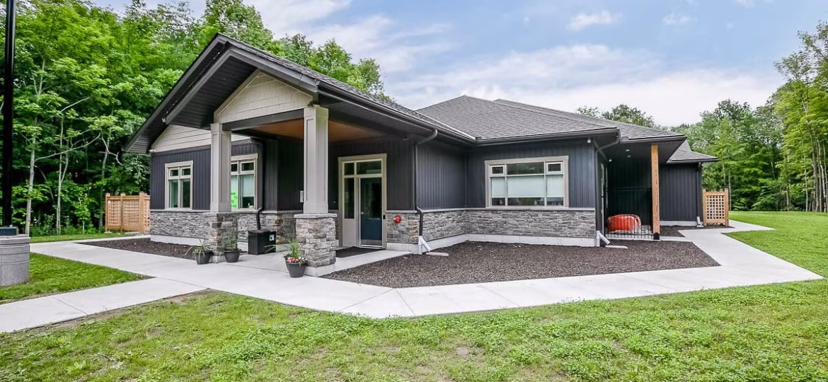 64ff784dc1ae4b921455fde0_2553 Lakeshore Road E-101